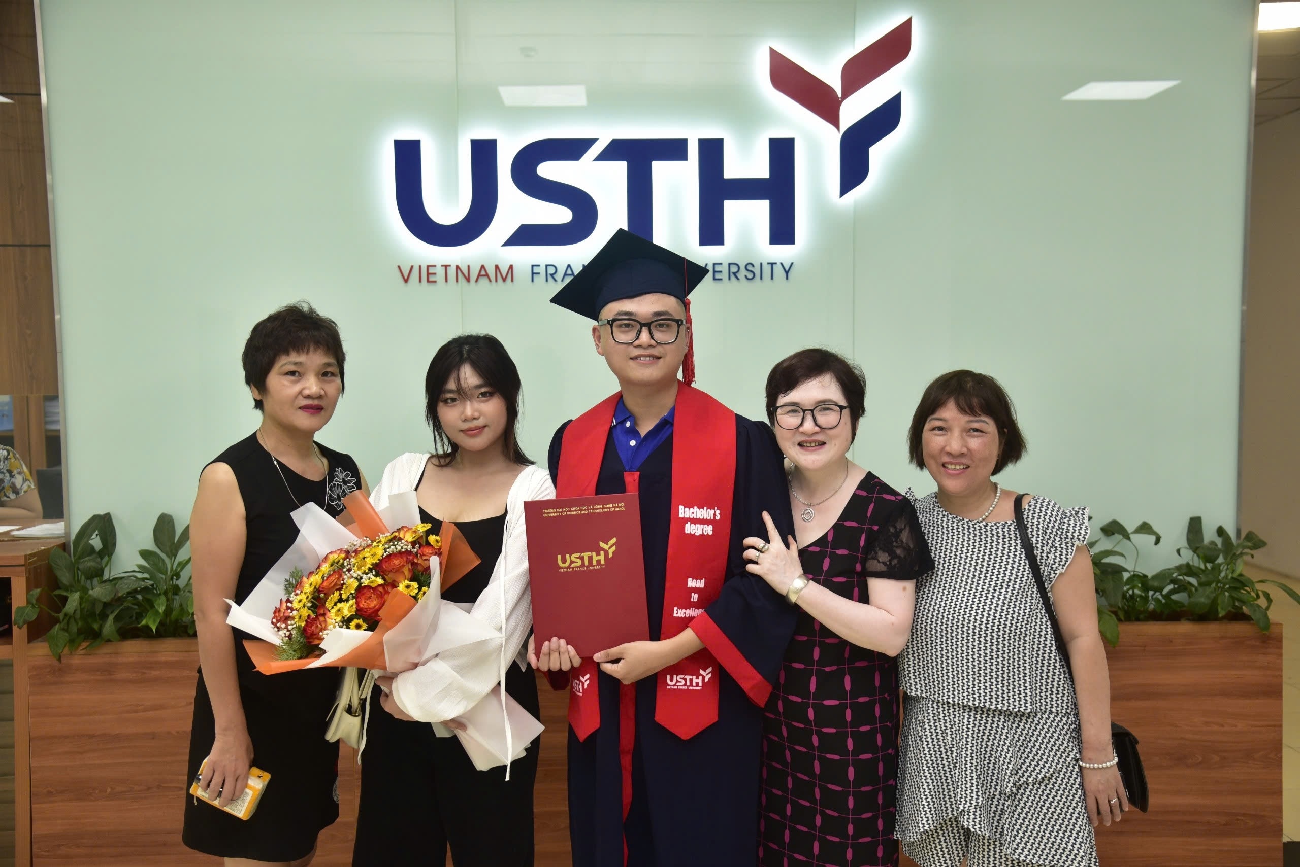 Hai Nam Pham graduation ceremony in 2024