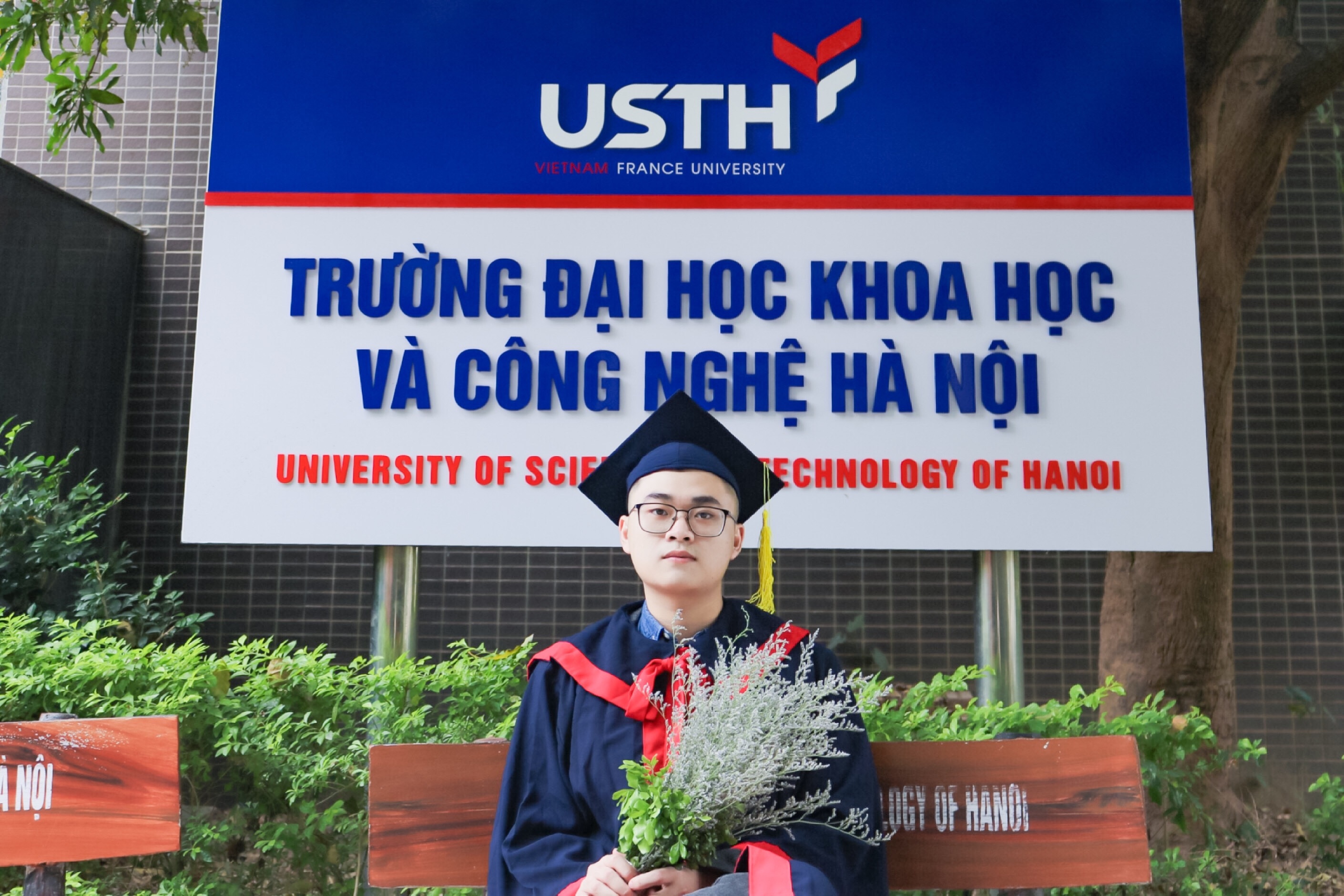 Hai Nam Pham biotechnology graduation ceremony in 2020