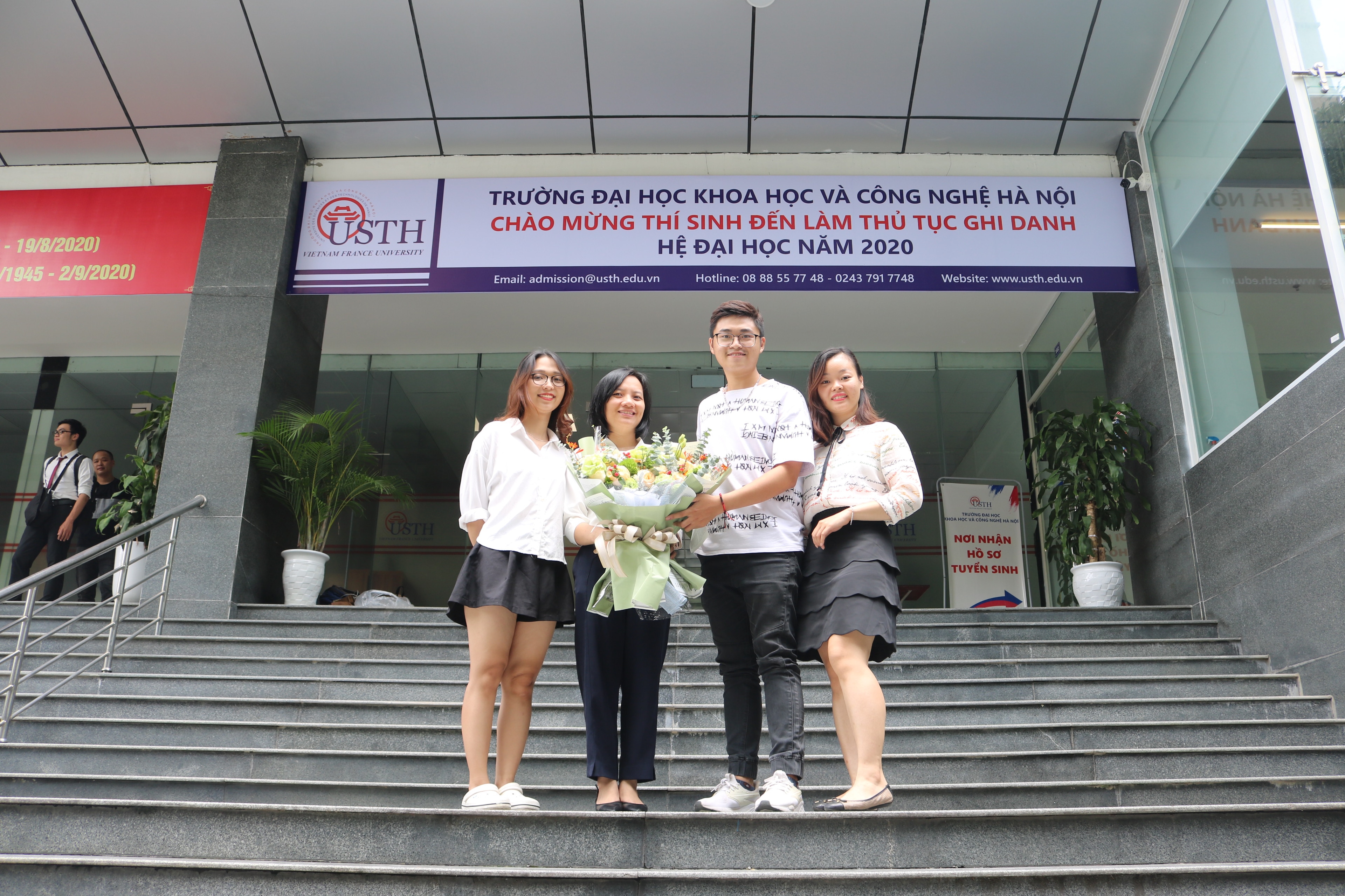 Assoc. Prof. Thi Kieu Oanh Nguyen's research group in 2020